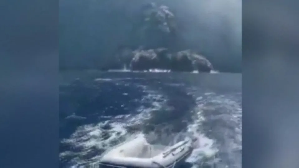 İtalya’daki Stromboli Yanardağı patladı! Vtandaşların panik anı kamerada | Video