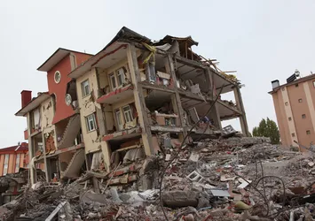 Deprem uzmanı '2 fark var' diyerek uyardı: Marmara fay hattı rahatlamadı