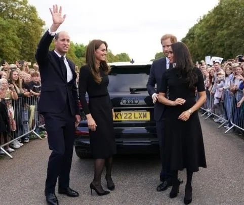 kralice-elizabethin-cenazesinde-soke-eden-detay-prens-harryin-esi-meghan-markle-casus-mu-1663247070376.jpg Kraliçe Elizabeth’in cenazesinde şoke eden detay! Prens Harry’in eşi Meghan Markle casus mu? - 3