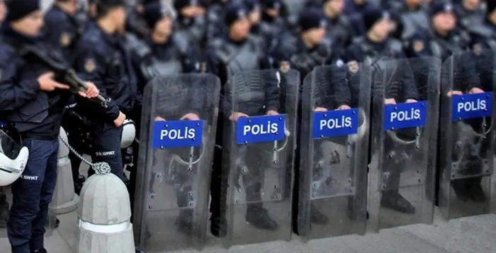 1712169784323.jpg Valiikten 15 gün yasak kararı! Yürüyüş ve açık hava toplantılarına ilişkin flaş gelişme... - 3