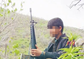 PKK'lı hainler çocukları böyle terörist yapmışlar!