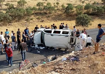 Kontrolden çıktı takla atarak şarampole uçtu: 7 yaralı | Yer: Mardin