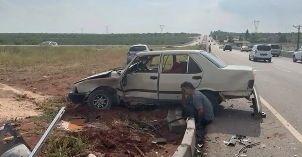 Kaza yaptığı aracının başında gözyaşı döktü