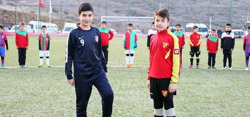 Minik futbolcular şehit Fethi Sekin için sahada