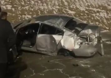 Van'da otomobil takla attı: 2 kişi yaralandı