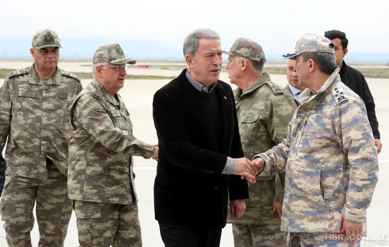 Bakan Akar ve komutanlar sınırın sıfır noktasında 5