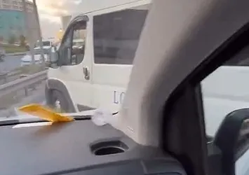 Emniyet şeridini kullanan 3 servis sürücüsüne para cezası!