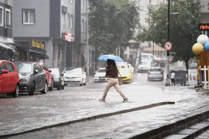 sicakliklar-6-derece-azaliyor-istanbul-ve-o-illerde-yasayanlar-dikkat-1726466353235.jpg Meteoroloji uyardı: Sıcaklıklar 6 derece azalıyor! İstanbul ve o illerde yaşayanlar dikkat - 4