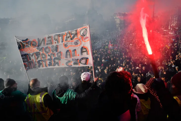 Fransa yeni yıla grevlerle giriyor