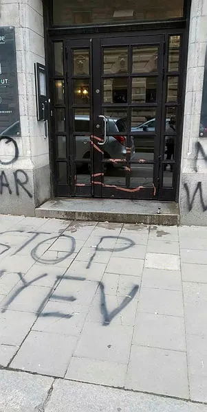 İsveç’te Azerbaycan Büyükelçiliği’ne ırkçı saldırı! Azerbaycan ve Cumhurbaşkanı İlham Aliyev hakkında çirkin ithamlar