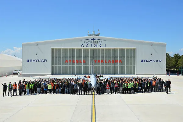 Son dakika: Bayraktar Akıncı TİHA ilk atış testini başarıyla tamamladı