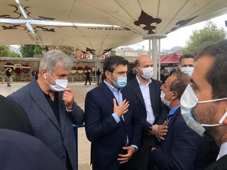 Özdemir Bayraktar son yolculuğuna uğurlandı! Sevenleri Fatih Camii'ne akın etti