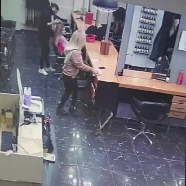 1686742273436.jpg İstanbul'da kadın kuaföründe akılalmaz olay! 15 bin liralık işlemden sonra yaptıkları şoke etti - 1