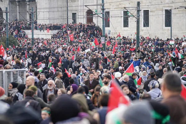 Galata Köprüsü’nde tarihi yürüyüş! Vicdanın sesi İstanbul’dan yükseldi: Bu dünya size de kalmayacak mel’unlar