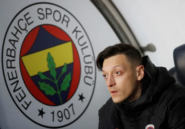 Son dakika: Mesut Özil futbolu bıraktığını açıkladı!