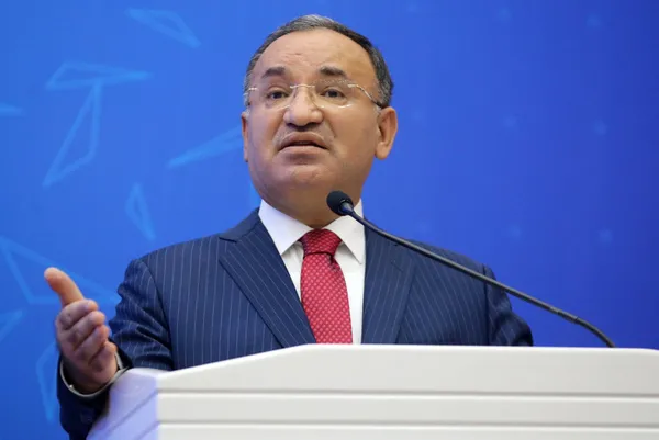Son dakika: Adalet Bakanı Bekir Bozdağ'dan "kadına şiddet ve çocuk istismarı" genelgesi - 3