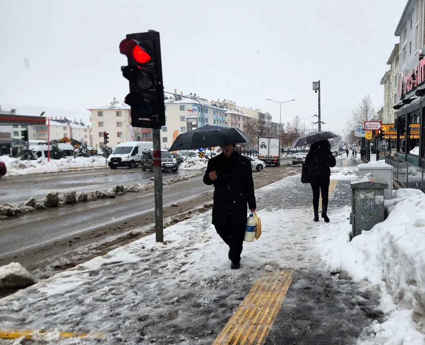 Arka arkaya sistem uyarısı: Soğuk hava sertleşiyor, yeni haftada günlerce yağış var!