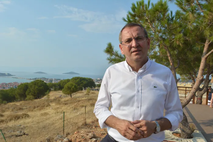 Ayvalık’ta bayram yoğunluğu: Cunda Adası doldu taştı! Giriş yolu 4 saat kapatıldı - 3
