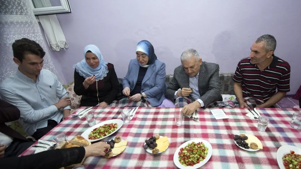Başbakan Binali Yıldırım'dan iftar ziyareti