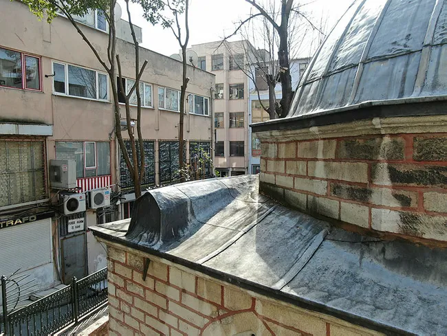 İstanbul’da tarihi Katip Sinan Camii’nin kubbesindeki tabut görüntülendi