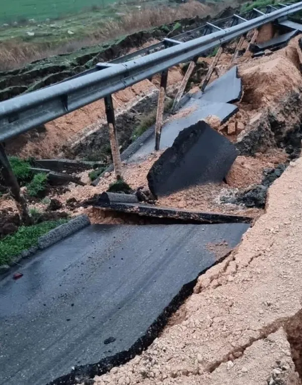 Yüzyılın felaketinde ağır hasar alan TAG Otoyolu trafiğe açıldı! Valilikten vatandaşlara kritik uyarı
