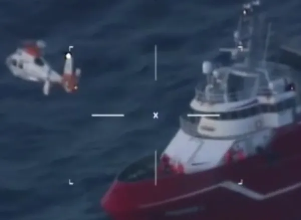 1657708439961.jpg Arjantin’de korku dolu anlar! Denizin ortasında kalp krizi geçiren balıkçı helikopterle kurtarıldı - 3