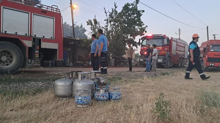 karamanda-depo-yangini-korkuttu-1719589553153.jpg Karaman'da depo yangını korkuttu! Alevler kontrol altına alındı - 1