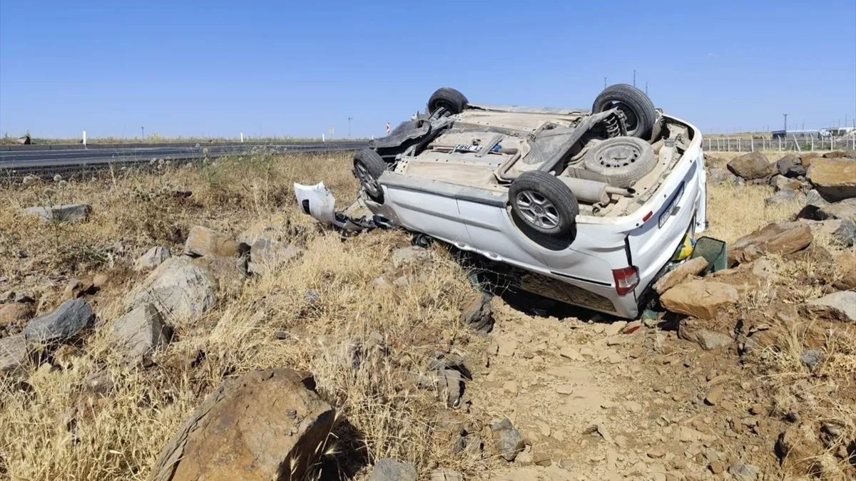 Şarampole uçan otomobil hurdaya döndü: 4 yaralı