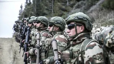 60 bin komando Suriye sınırında
