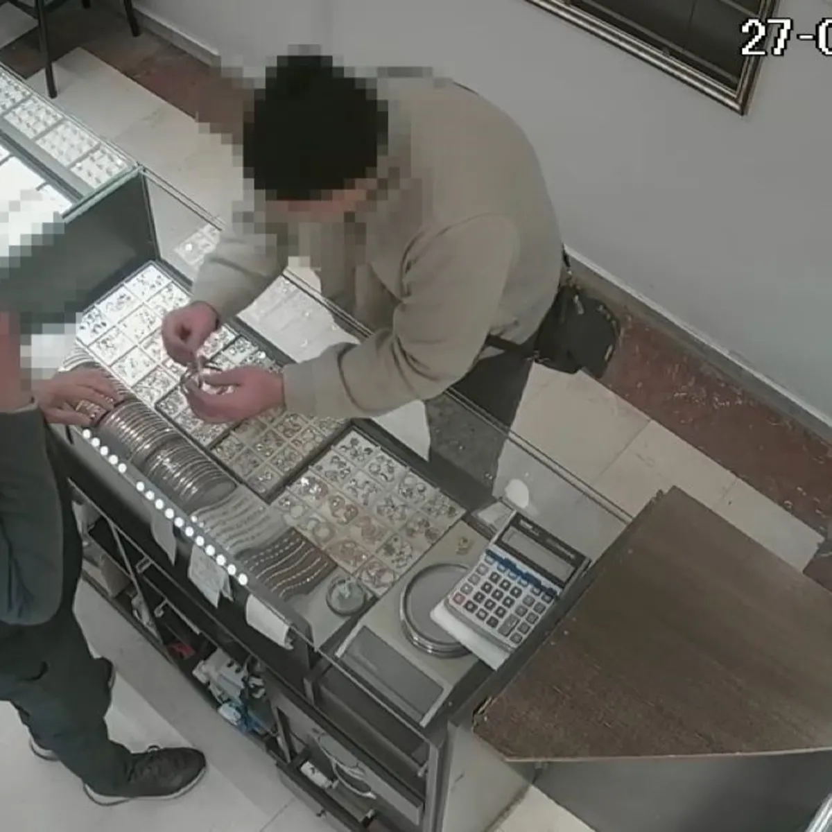 Hem katil hem hırsız: Önce kadını öldürdü sonra bileziklerini sattı