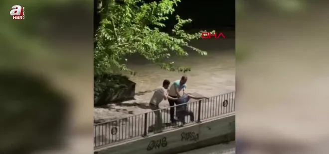 Bakırköy'de 2 şüphelinin tartıştıkları kişiyi darbettiği anlar kamerada