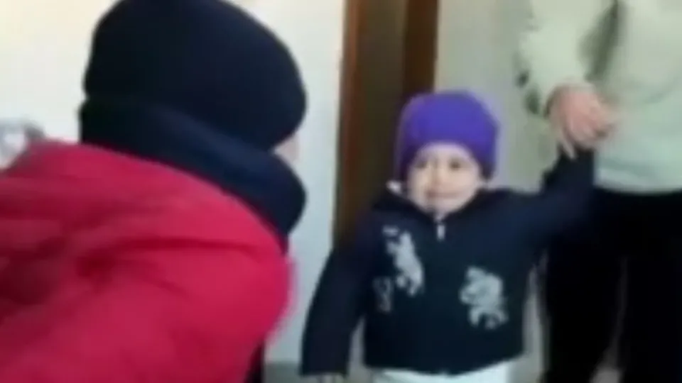 Depremden günler sonra kayıp kızı ile kavuştu! Gözyaşlarını tutamadılar