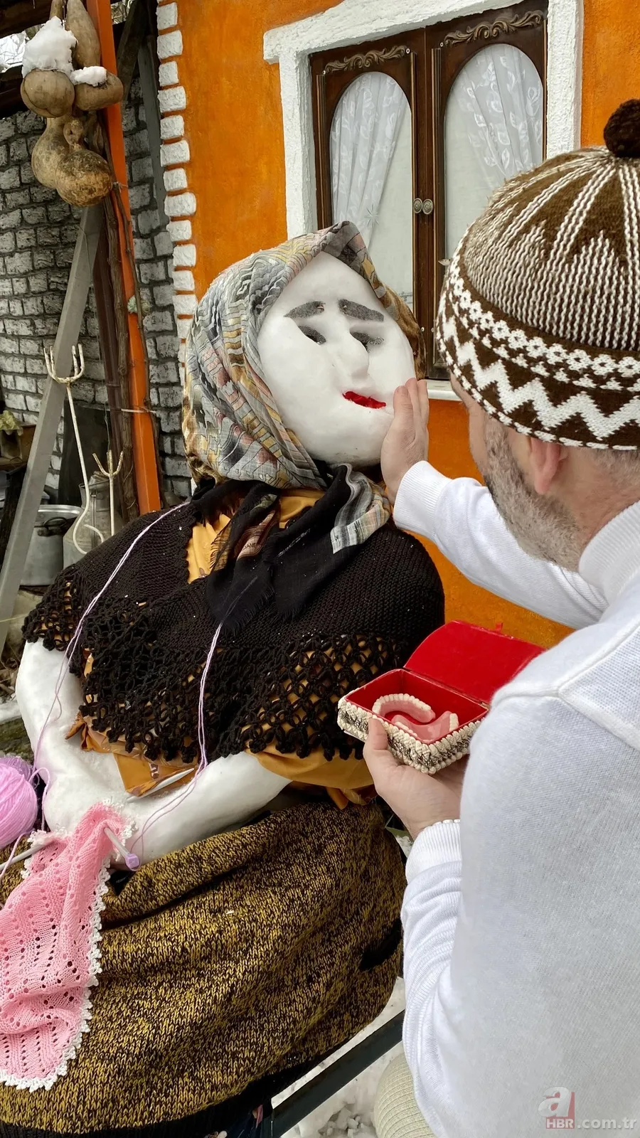 Bursa’da 7 yıl önce kardan yaptığı kadınla evlendi! Şimdi de bakın ne hediye etti 7