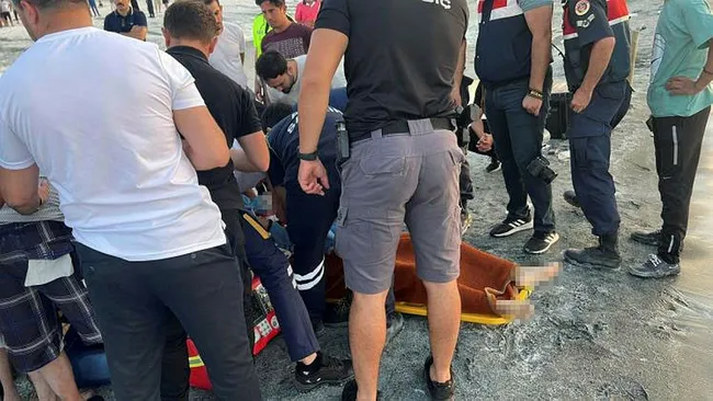 yasak-bolgeden-girdigi-salda-golunde-akintiya-kapilan-kiz-cocugu-hayatini-kaybetti-1688243279305.jpg Yasak bölgeden girdiği Salda Gölü’nde akıntıya kapılan kız çocuğu hayatını kaybetti - 2