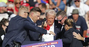 Trump’a suikast girişiminde Gizli Servis’i yakacak görüntüler! Suikastçı ateş etmeden önce bakın ne yaptı