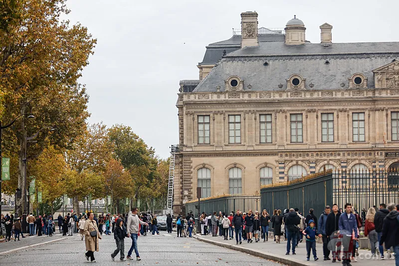 Louvre müzesi nasıl soyuldu? Film sahnelerini aratmayan 7 dakikalık soygun! 20