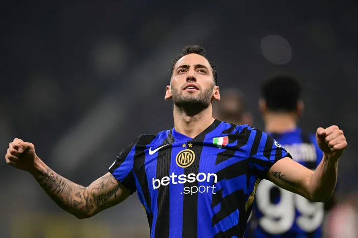 Hakan Çalhanoğlu dünya devine! İngiliz basınından flaş iddia