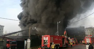 Çekmeköy’de lastik deposunda yangın çıktı