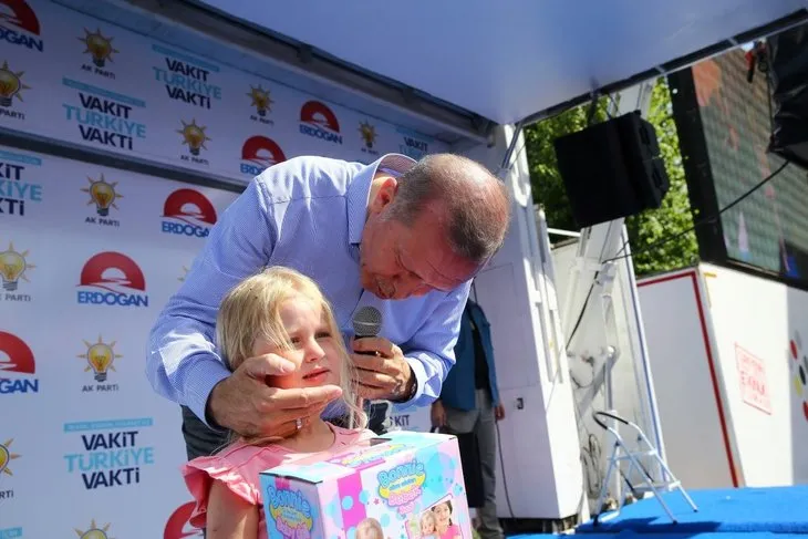 Cumhurbaşkanı Erdoğan’ın Isparta mitinginde sevgi dolu anlar