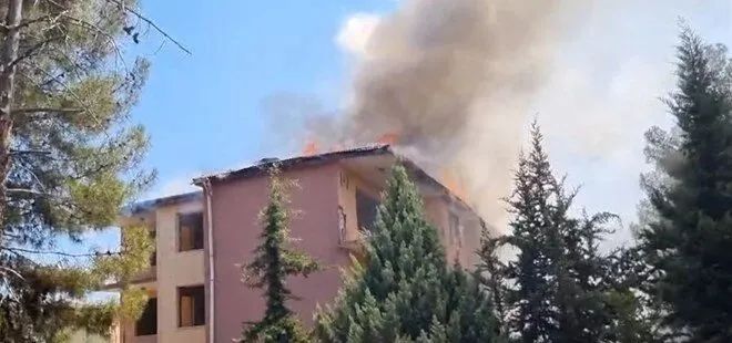 Diyarbakır 'da boş binanın çatısı yandı
