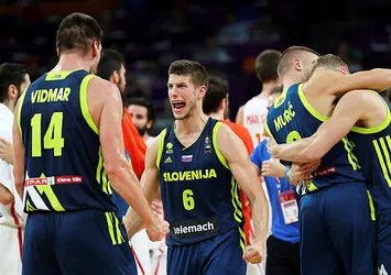 EuroBasket'te ilk finalist Slovenya!