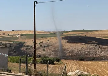 Diyarbakır'da anız yangısı sonrası hortum çıktı! O anlar böyle görüntülendi