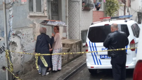 beyoglunda-eski-esine-kursun-yagdiran-zanli-yakalandi-1621825640320.jpg Beyoğlu'nda eski eşine kurşun yağdıran zanlı yakalandı - 2