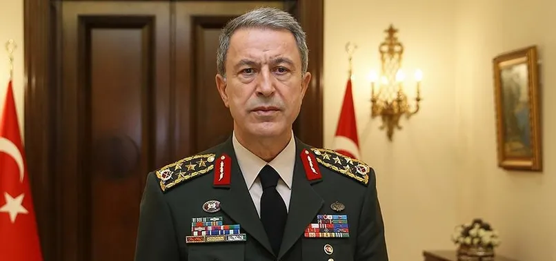 Orgeneral Hulusi Akar, Karargahındaki Silahlı Kuvvetler Komuta Harekat Merkezi'nde