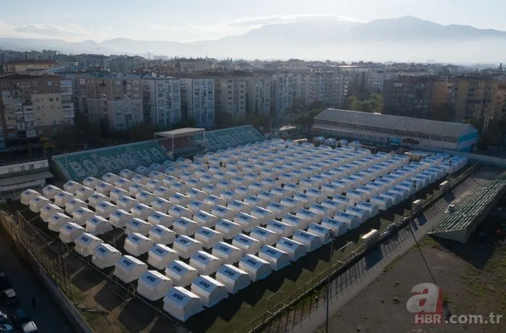 İzmir depreminin ardından tüm şehirde 1712 çadır kuruldu