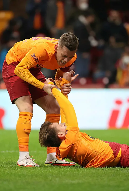 1642707322515.jpg Galatasaraylı Arda Turan Kasımpaşa maçı sonrası konuştu: Utanmalıyız utanıyorum - 5