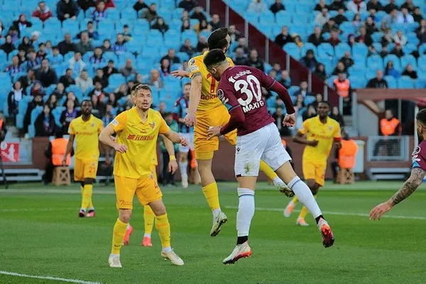 trabzonda-gol-duellosu-firtina-evinde-kayip-trabzonspor-3-4-kayserispor-mac-sonucu-1680361351547.jpeg