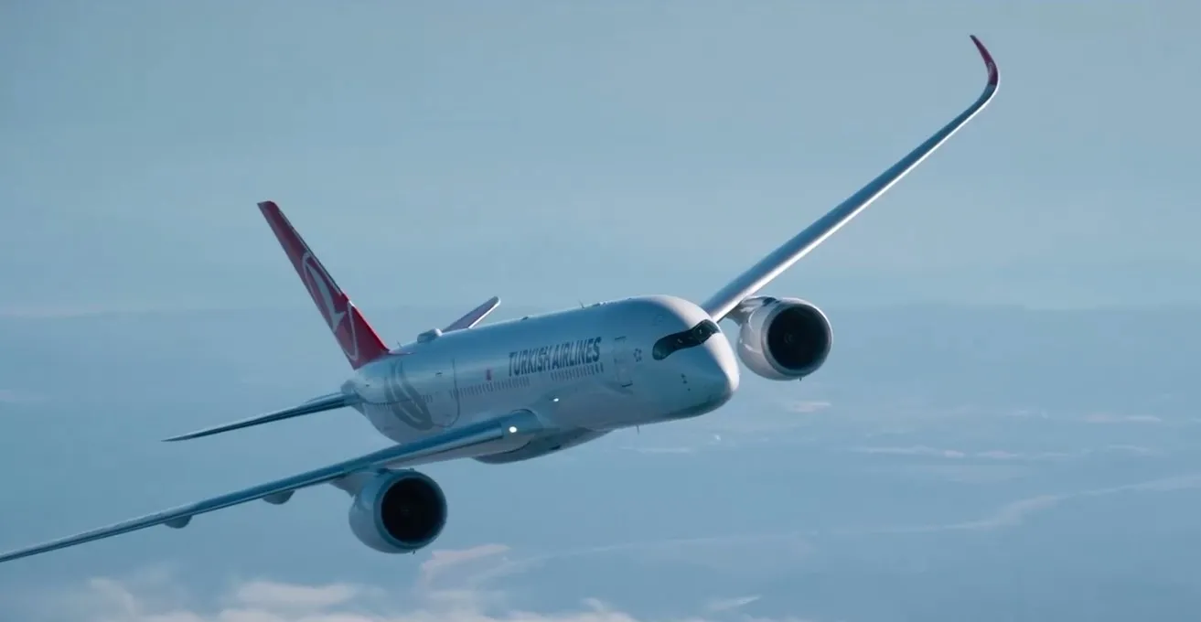Gökyüzünde epik bir yolculuk! Türkiye'de ilk defa uçaktan uçağa çekim! THY'nin nefes kesen reklam filmi hayran bıraktı...