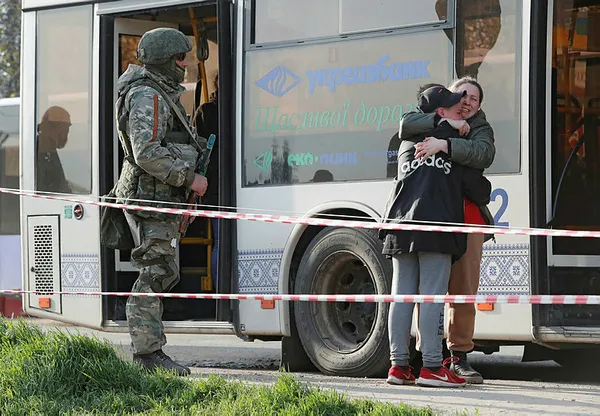 Rusya Mariupol’de Azovstal fabrikasından 80 sivilin tahliye edildiğini açıkladı - 4