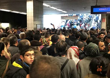 İstanbul'da metrodan sonra metrobüs seferleri de aksadı